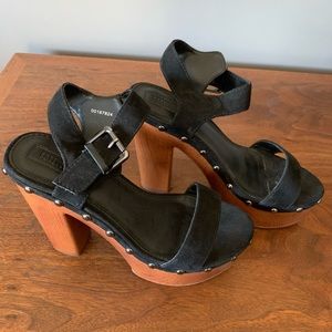 Forever 21 platforms